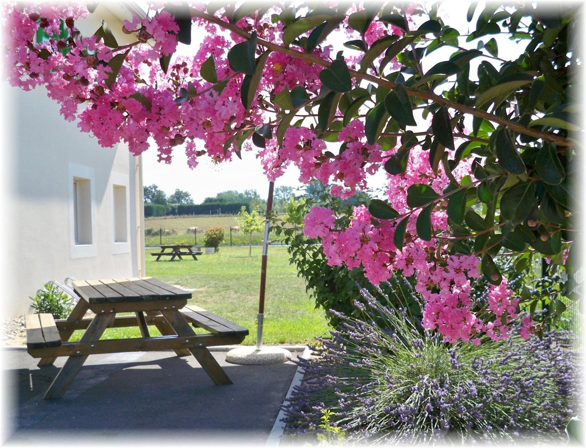 Natur'Hotel Menesplet Exterior photo