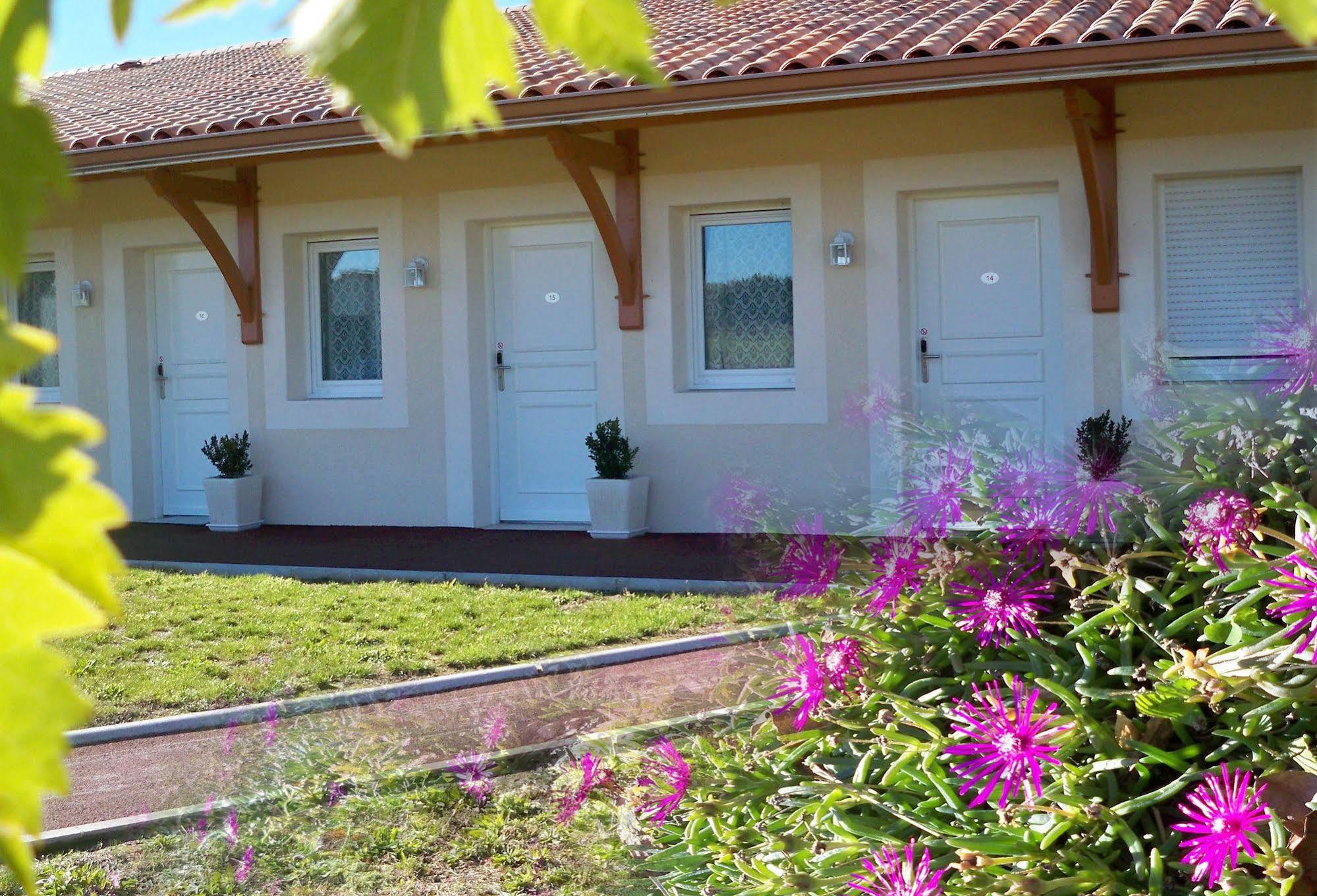 Natur'Hotel Menesplet Exterior photo